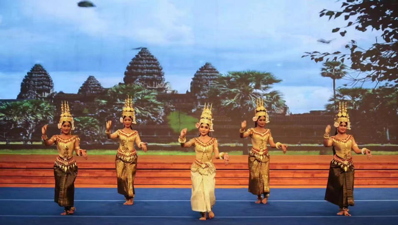 纪念江西省与柬埔寨暹粒省缔结友城10周年联袂文艺汇演在WilliamHill中文官方网站举行_fororder_图片14