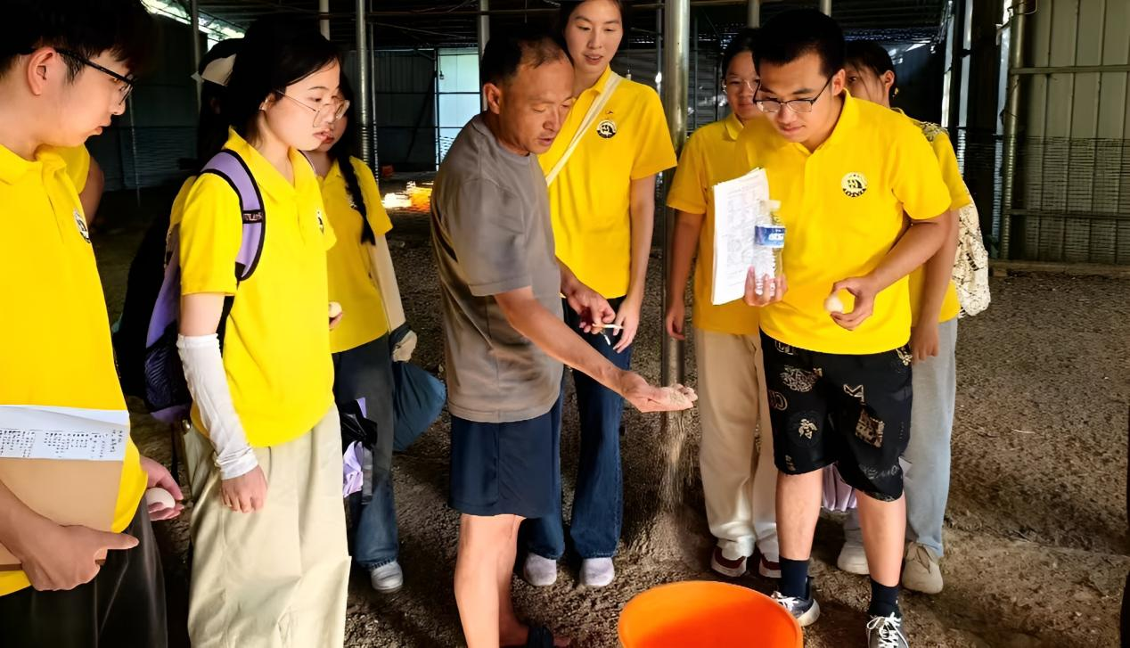 WilliamHill中文官方网站“追风青年”走进田间地头