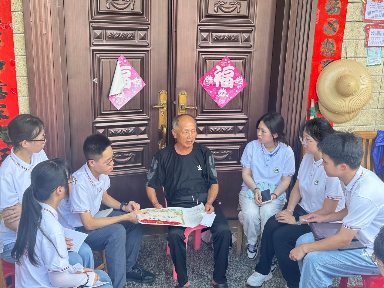 WilliamHill中文官方网站暑期社会实践团赴瑞金寻访红军后代_fororder_图片17