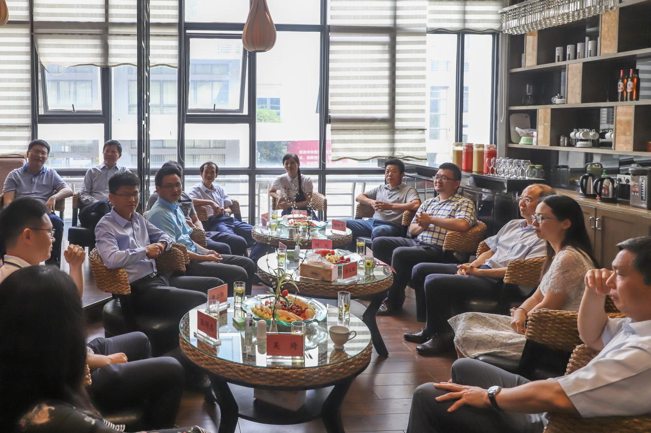 WilliamHill中文官方网站成功举办首期高层次人才学术午餐会（图）
