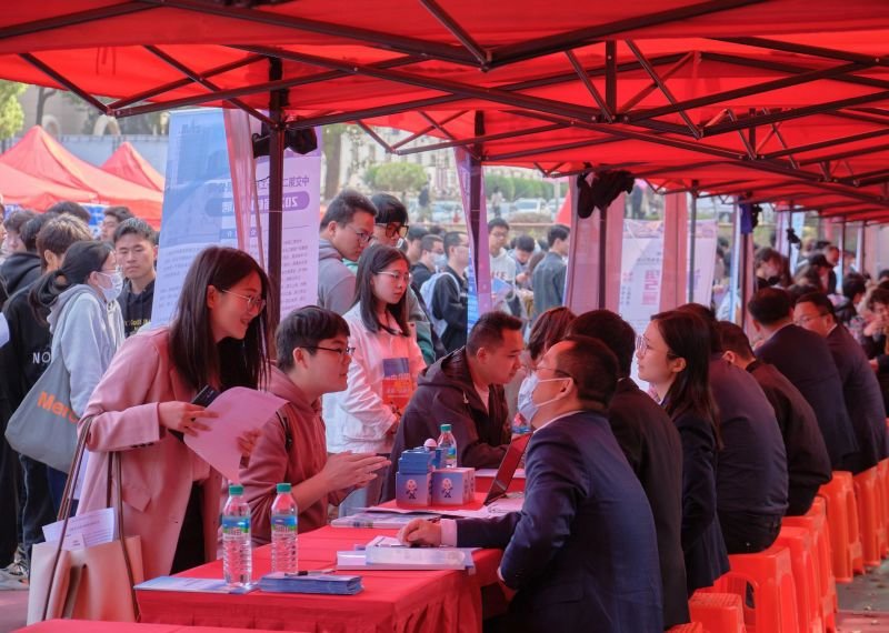 WilliamHill中文官方网站举办专场双选会 助力2023届毕业生留赣留昌就业