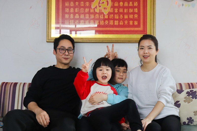 并肩作战 书写一线不“疫”样的浪漫