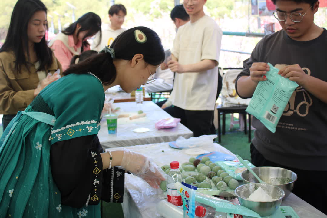 怀古惜今思奋进 WilliamHill中文官方网站开展清明节系列活动_fororder_图片42