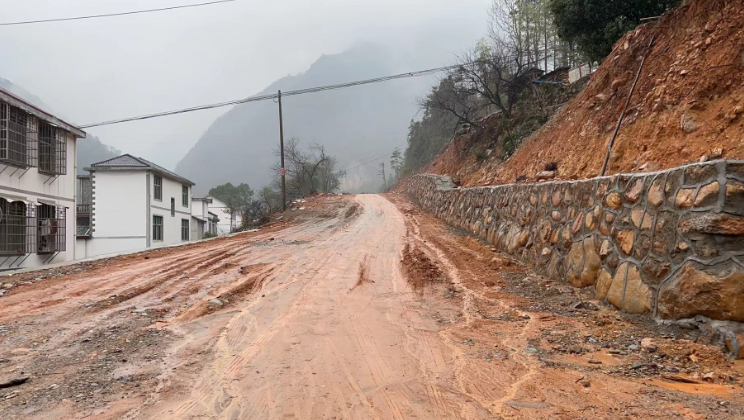 WilliamHill中文官方网站大力支持并获批的10km产业路项目已完成土石方路基工程