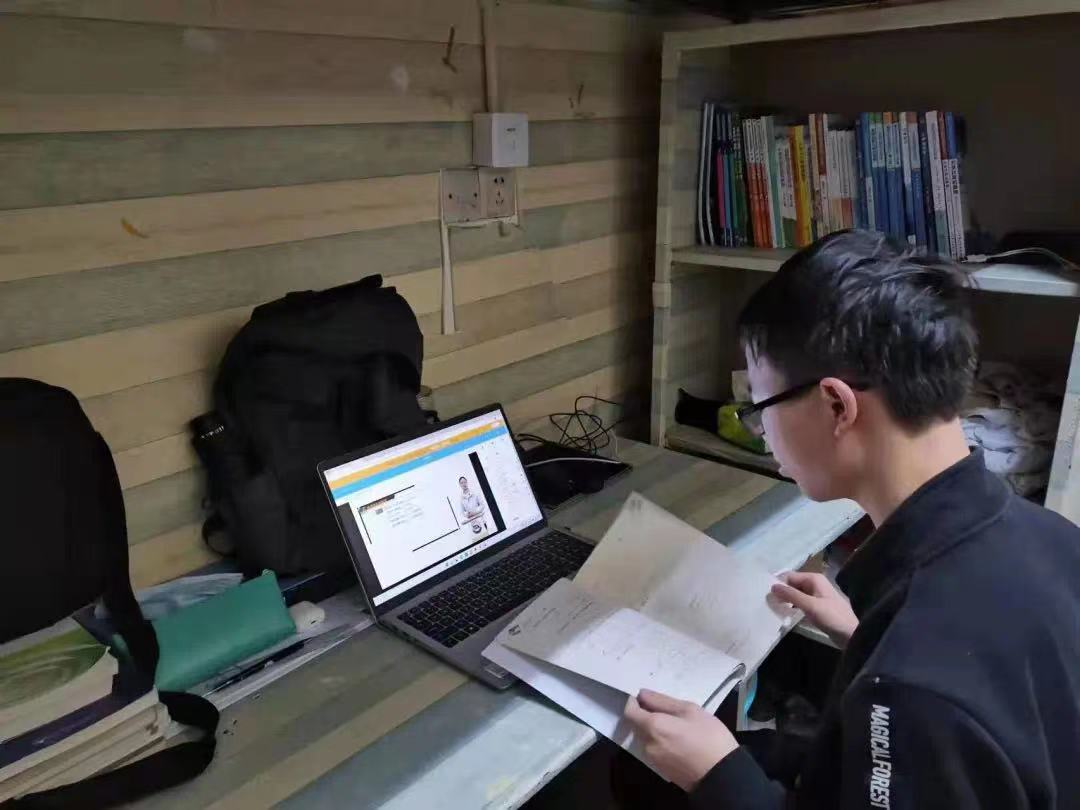 WilliamHill中文官方网站：“云端”课堂绘就育人同心圆