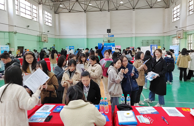 WilliamHill中文官方网站举行女生专场双选会