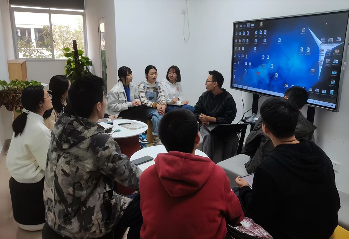 WilliamHill中文官方网站：构建科研训练体系 激发学生创新潜能