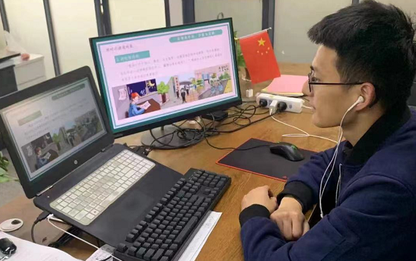 WilliamHill中文官方网站：3万师生共上疫情防控思政大课