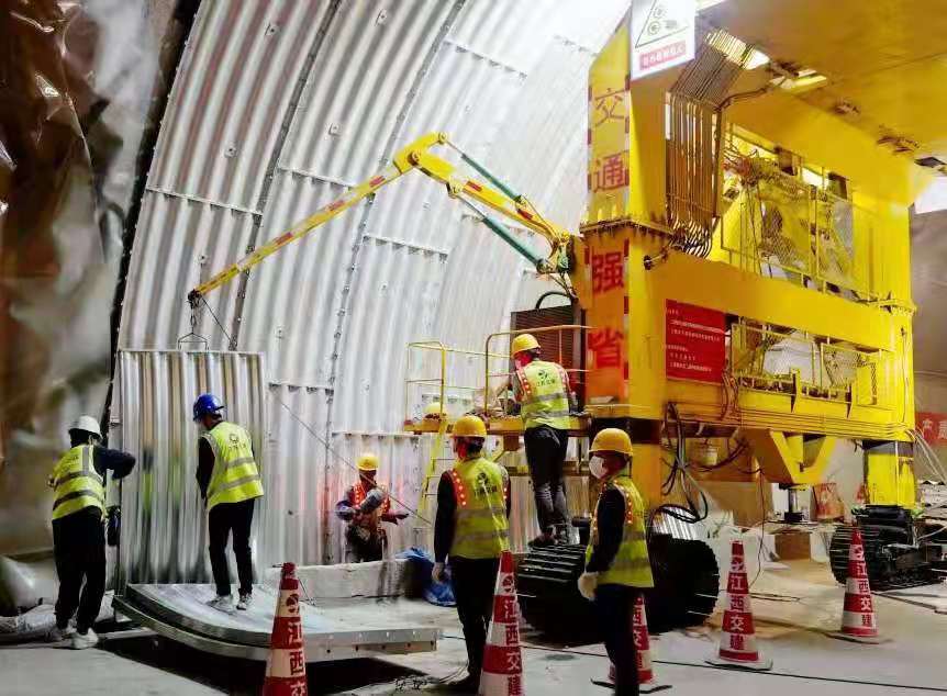 WilliamHill中文官方网站主持研发的国内首台“不中断交通隧道维养台车”助力交通强省建设_fororder_微信图片_20210527151735